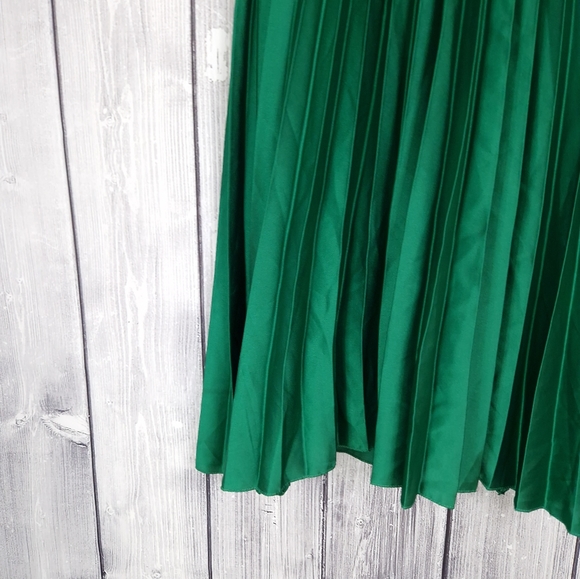 Kaia Size uk 8/10 Green Midi dress Pleated skirt V neck / wrap neck - Picture 3 of 7